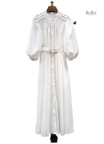 Chambre chic années 30, robe au design classique et raffiné