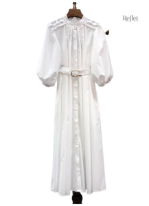 Chambre chic années 30, robe au design classique et raffiné