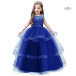 Robe princesse à manches courtes et décorations
