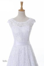 Robe de mariée en dentelle avec bustier ajusté