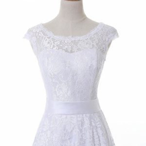 Robe de mariée en dentelle avec bustier ajusté
