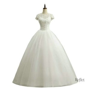 Robe de mariée princesse à la coupe courte