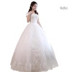 Robe nuptiale avec détails raffinés