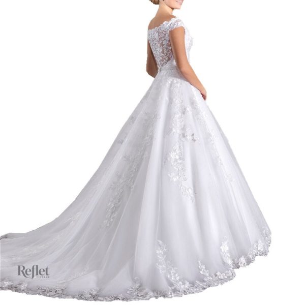 Robe nuptiale avec jupe volumineuse et détail raffiné