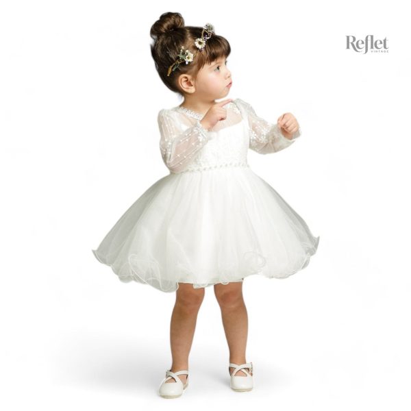 Robe blanche de bébé pour célébrations
