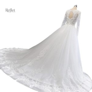 Robe de mariée avec découpe princesse pour un look romantique