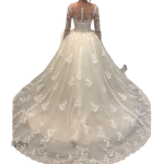 Robe de mariée avec dentelles délicates pour un look royal
