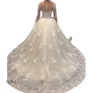 Robe de mariée avec dentelles délicates pour un look royal