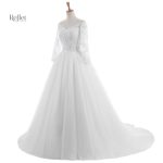 Robe de mariée à jupe volumineuse et fleurs délicates