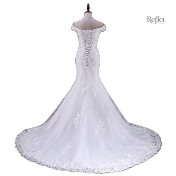 Robe de mariage avec détails raffinés et style romantique