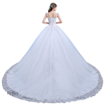 Design de robe de mariée à manches avec silhouette majestueuse