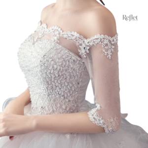 Robe de mariée avec manches courtes et jupe évasée
