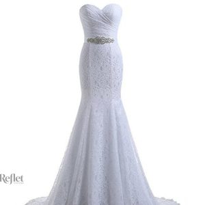 Robe de mariée élégante mi-princesse en dentelle