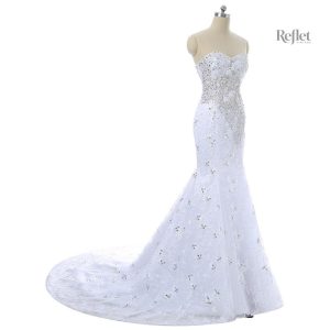 Robe élégante à corsage bleu et jupe blanche