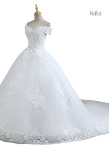Robe de mariée avec jupe bouffante et décolleté dos nu