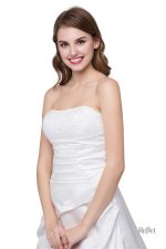 Robe de Mariée élégante et scintillante pour un look royal