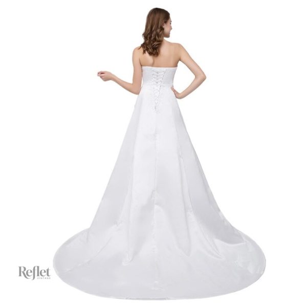 Robe de Mariée avec design féérique et détails lumineux