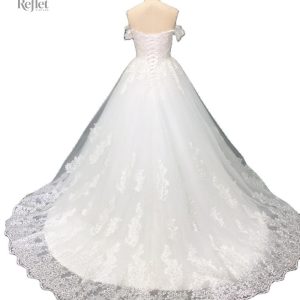 Robe de mariée élégante avec jupe volumineuse