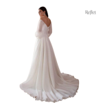 Robe princesse avec décolleté pour un look de mariage féerique