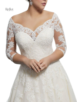Robe de mariée stylée, près du corps avec détails en dentelle