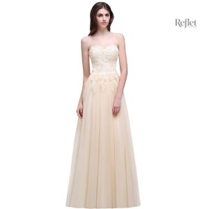 Robe de mariée princesse en dentelle beige