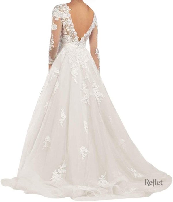 Robe de mariée en dentelle avec jupe volumineuse
