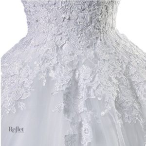 Robe de mariée princesse, détail haut dentelle