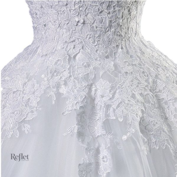 Robe de mariée princesse, détail haut dentelle