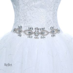 Détails champs floraux et jupe volumineuse pour mariage féerique