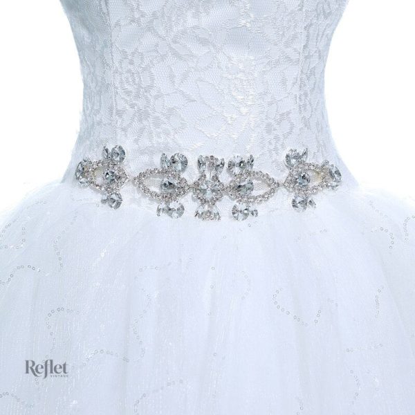 Détails champs floraux et jupe volumineuse pour mariage féerique