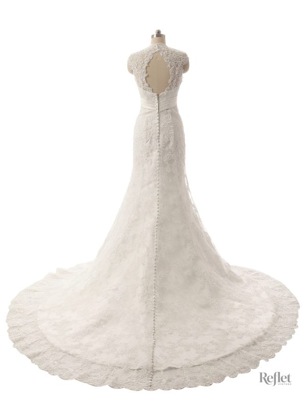 Robe de mariée en satin à corsage ajusté