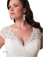 Robe de mariée avec jupe volumineuse et détails sophistiqués