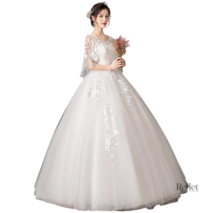 Robe de mariée avec corsage ajusté et détails raffinés