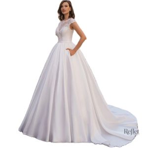 Robe satinée avec jupe voluminieuse pour mariage