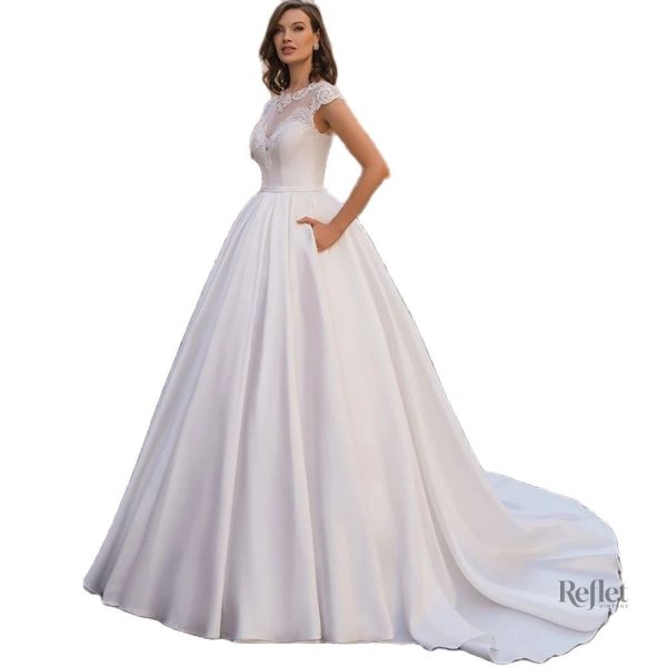 Robe satinée avec jupe voluminieuse pour mariage