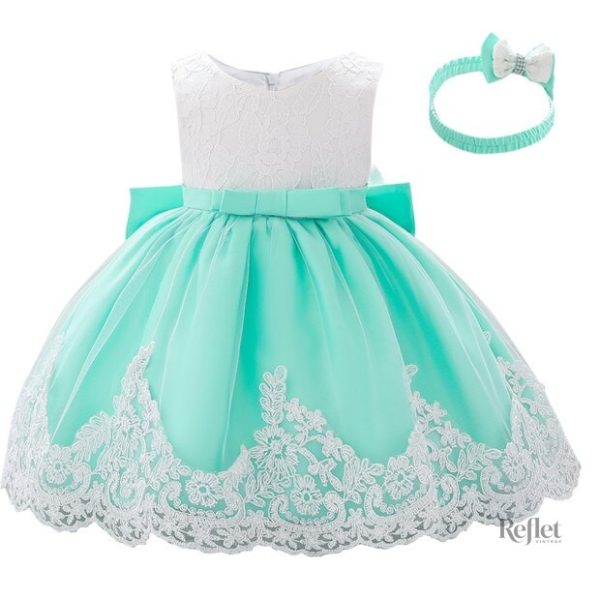 Robe vintage pour bébé avec une touche royale