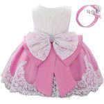 Robe de bébé sophistiquée au style intemporel