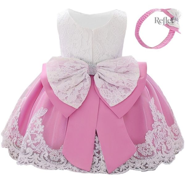 Robe de bébé sophistiquée au style intemporel