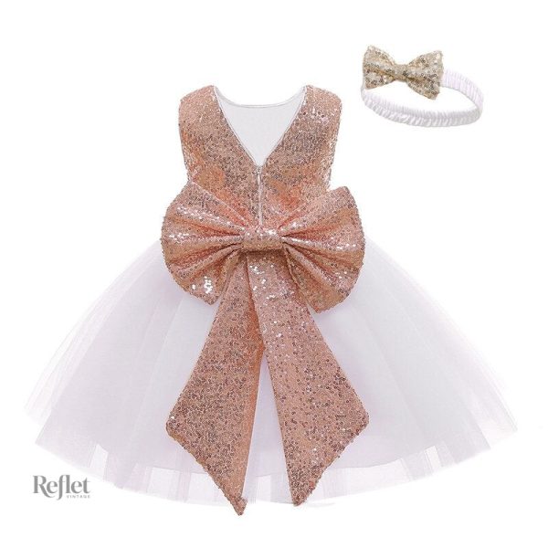 Robe bébé avec motifs floraux charmants