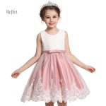 Robe princesse bébé avec encolure délicate