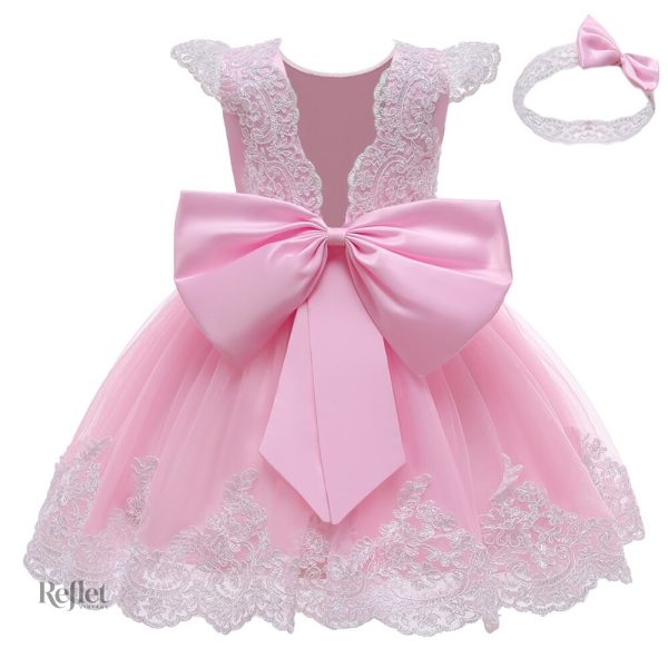 Robe de princesse pour bébé dans un style classique