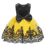 Style rétro pour bébé en robe de Noël