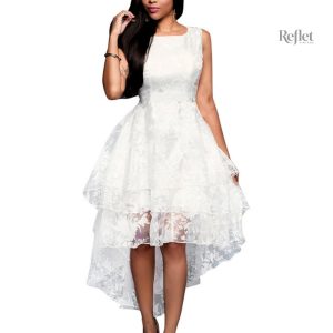 Détails raffinés et coupe classique pour un look royal