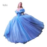 Robe bleu ciel style princesse avec jupe élégante