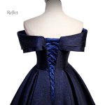Robe de princesse chic en bleu profond, look charmant
