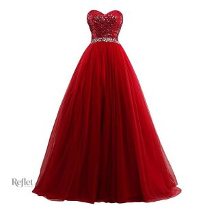 Robe de princesse bordeaux élégante et raffinée