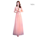 Vêtement féminin rose pâle, robe idéale pour occasions spéciales