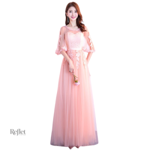 Robe de fête rose, design soigné pour femmes modernes