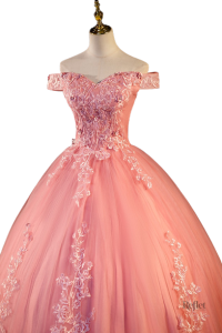 Robe de femme à prix abordable pour look romantique