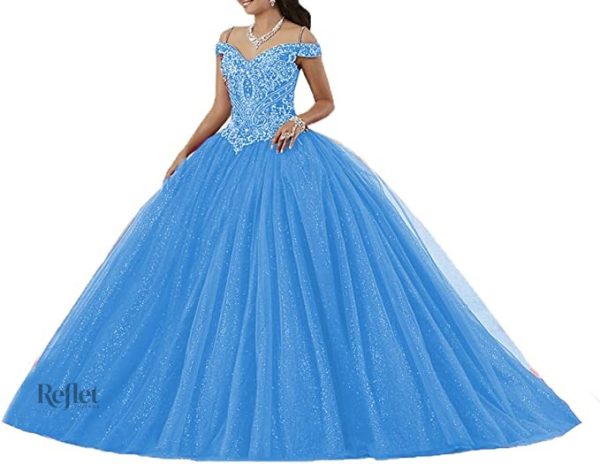 Robe de princesse en bleu ciel, idéale pour les occasions spéciales